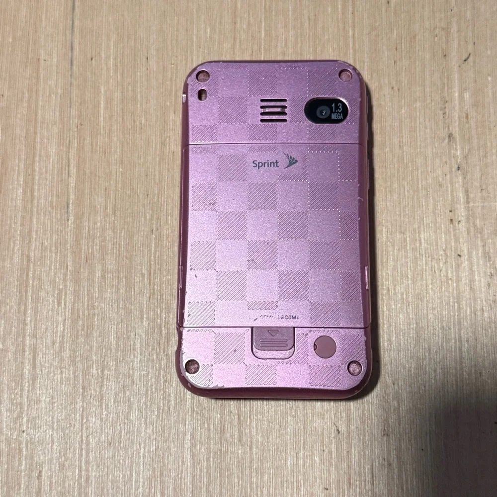 Sprint Mobile Sanyo Model:SCP-2700 Pink Cell Phone Turns On No Charg Read Info!